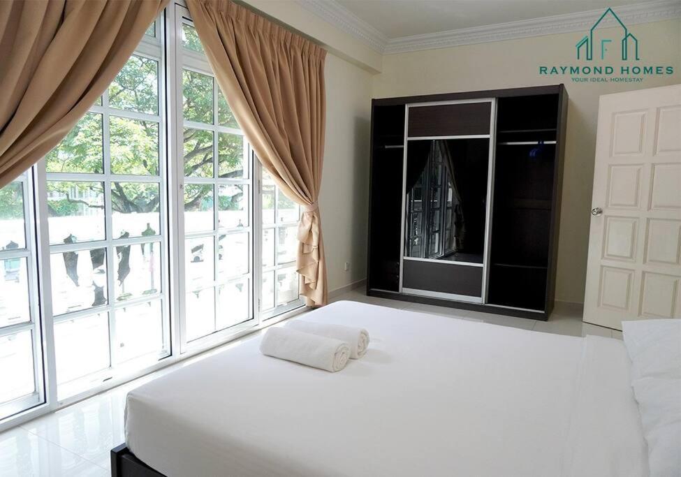 Appartement 99 Kelawei à George Town Extérieur photo